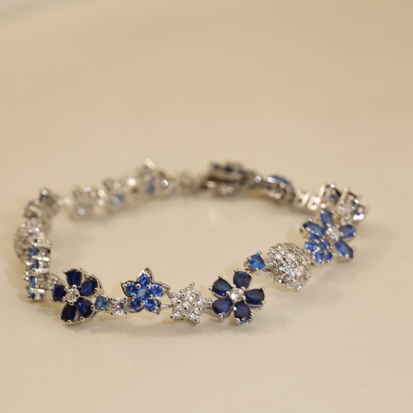 Van Cleef & Arpels Elegant Blue Sapphire and Diamond Bracelet
